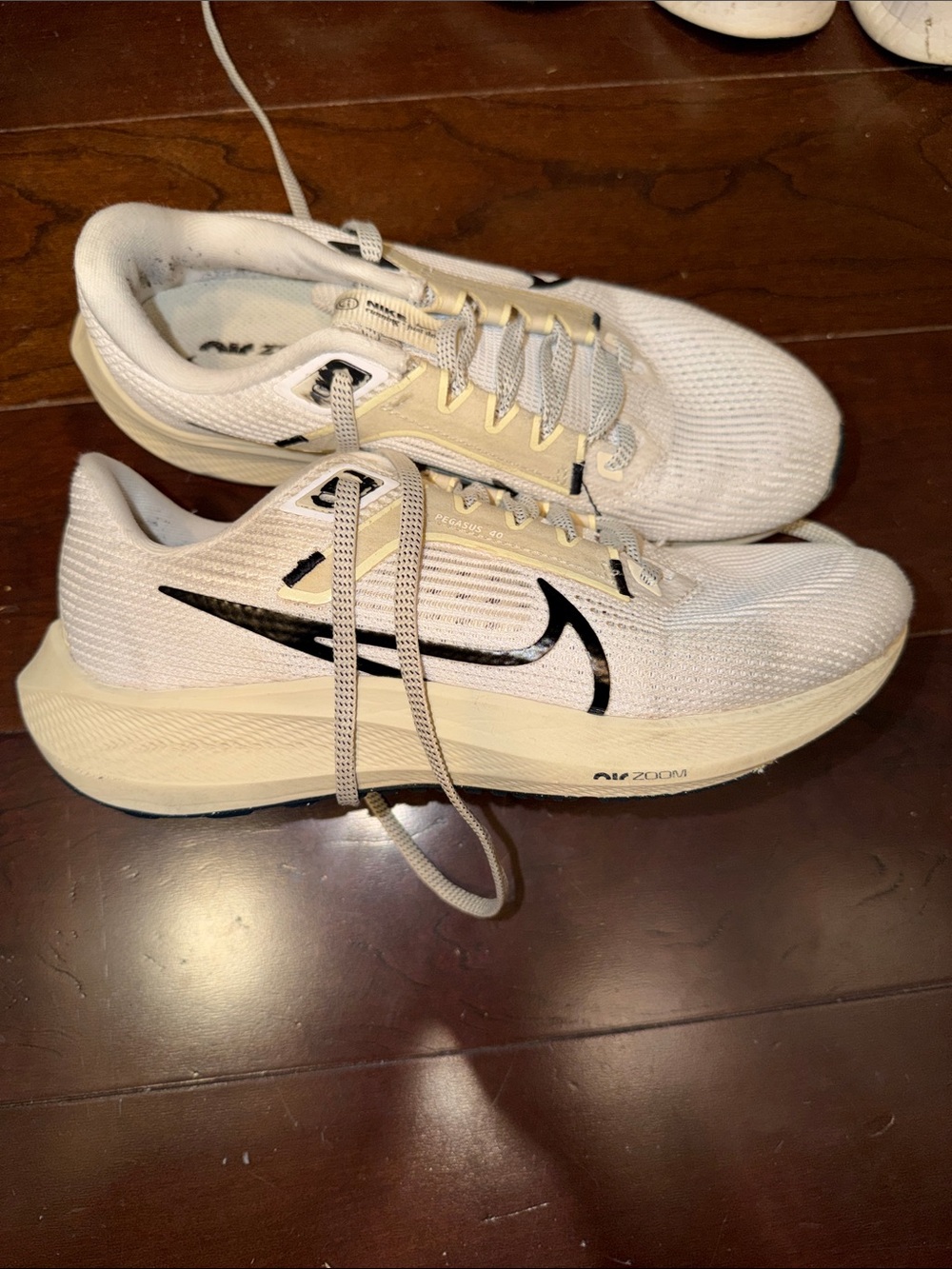 Nike Pegasus 40 Running Shoes with Black Swoosh Size 8